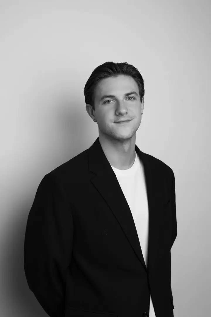Business-Portrait für Bewerbung & LinkedIn – Fotograf De Long Hau, Essen