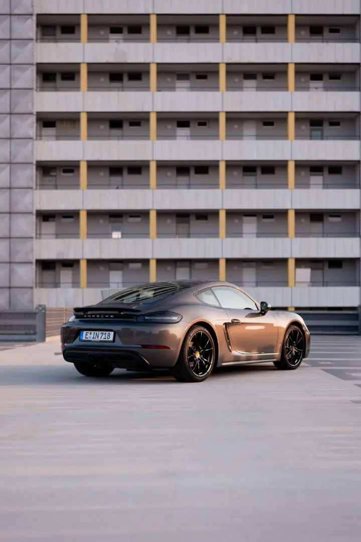Automotive Content für Porsche 718 Cayman – De Long Hau
